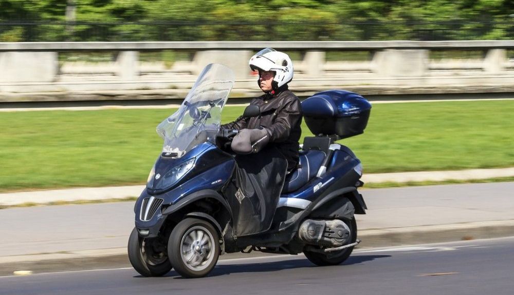 Circulando en una moto de tres ruedas. Fuente: iStock/dennisvdw Circulando en una moto de tres ruedas. Fuente: iStock/dennisvdw