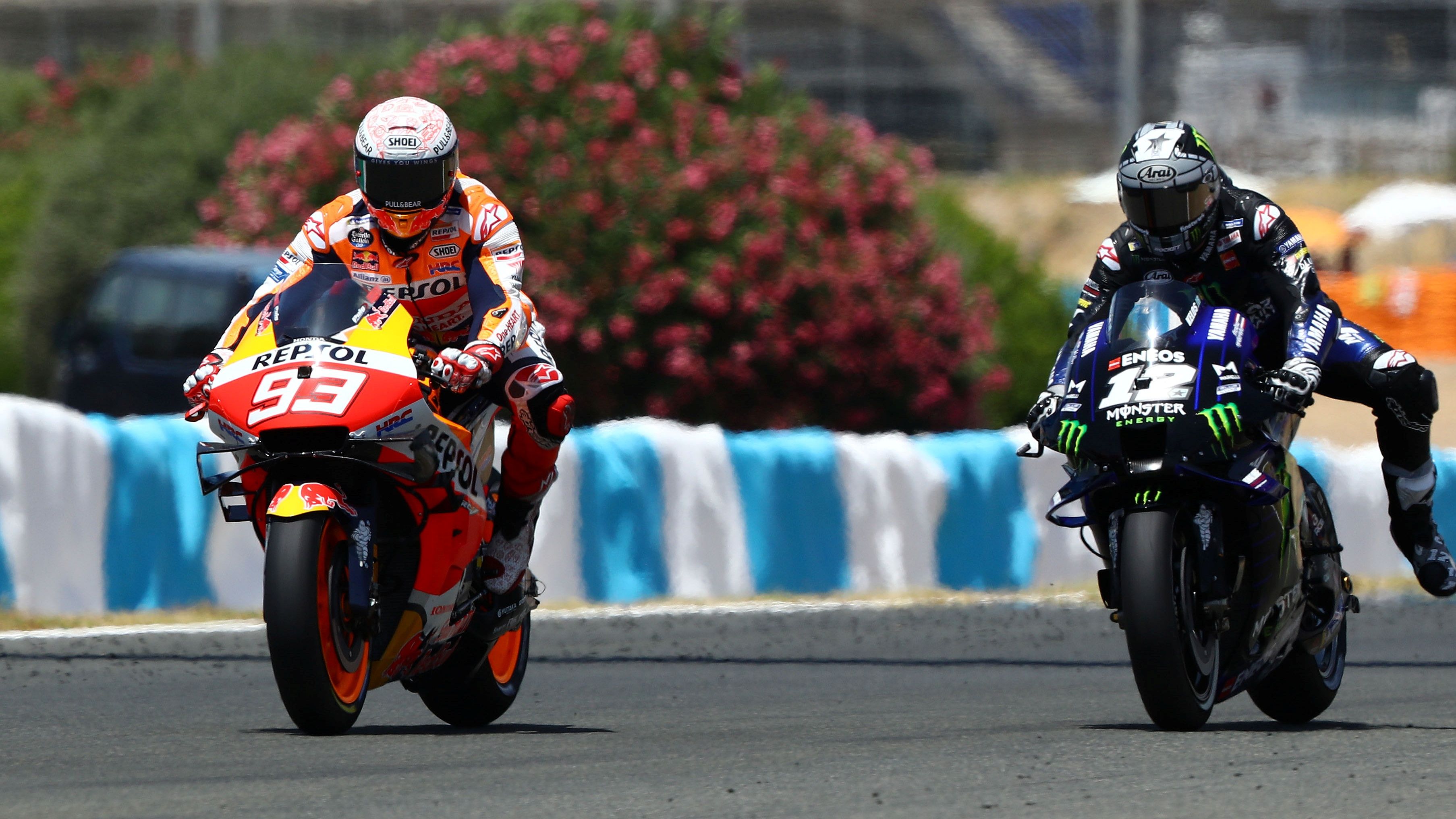 Marc Márquez liderando el GP de España 2020 seguido por Maverick Viñales