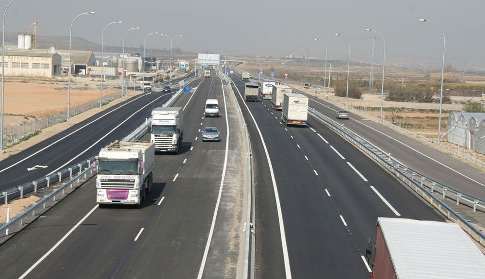 El transporte de mercancías por carretera es el sector más señalado en las futuras vías de pago