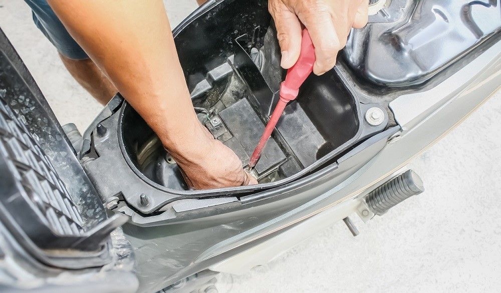 La batería de la moto puede dar problemas. Fuente: iStock/Amphawan Chanunpha La batería de la moto puede dar problemas. Fuente: iStock/Amphawan Chanunpha