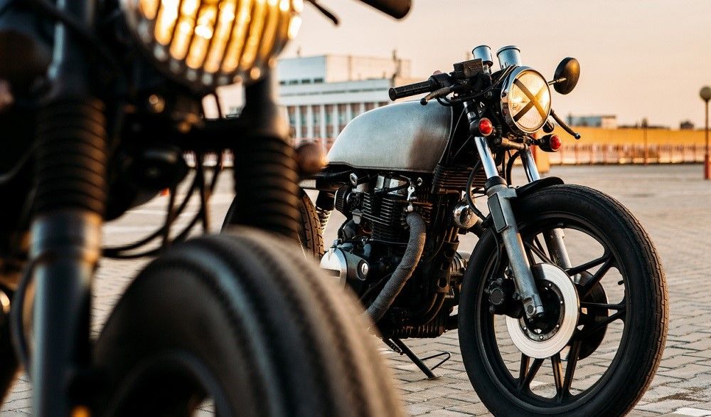 Motos de estilo Café Racer. Fuente: iStock/Nikkolia Motos de estilo Café Racer. Fuente: iStock/Nikkolia