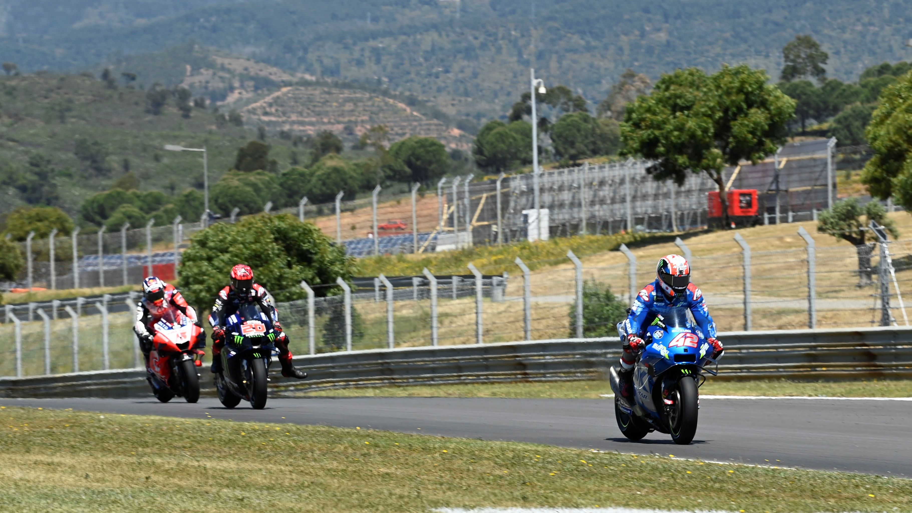 Álex Rins abre hueco sobre Fabio Quartararo y Johann Zarco