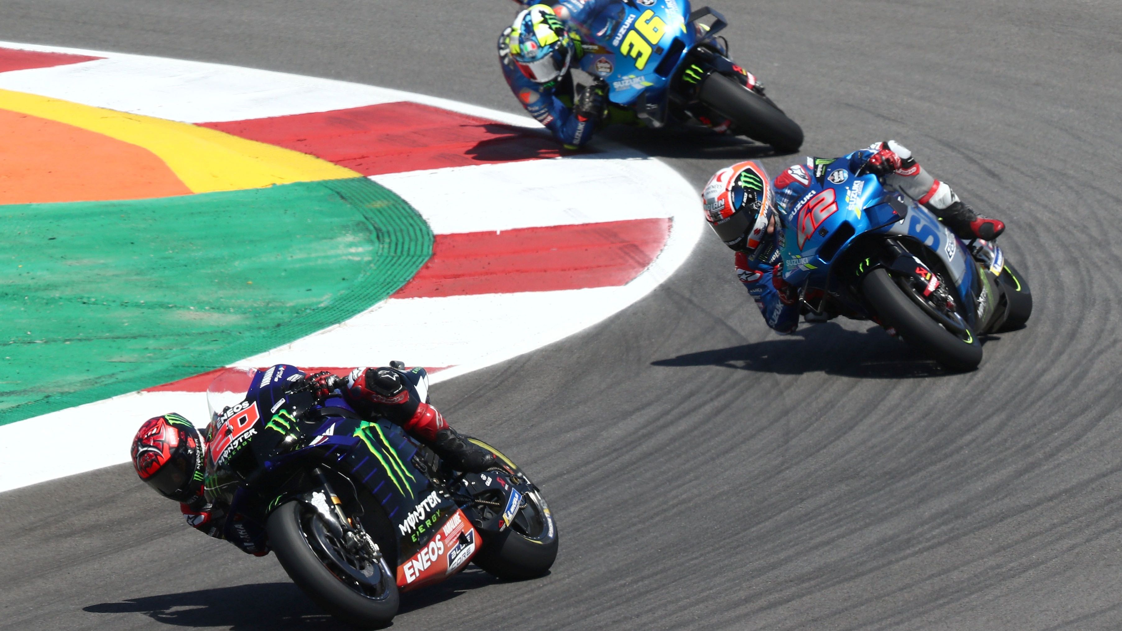 Fabio Quartararo comanda la carrera ante Álex Rins y Joan Mir