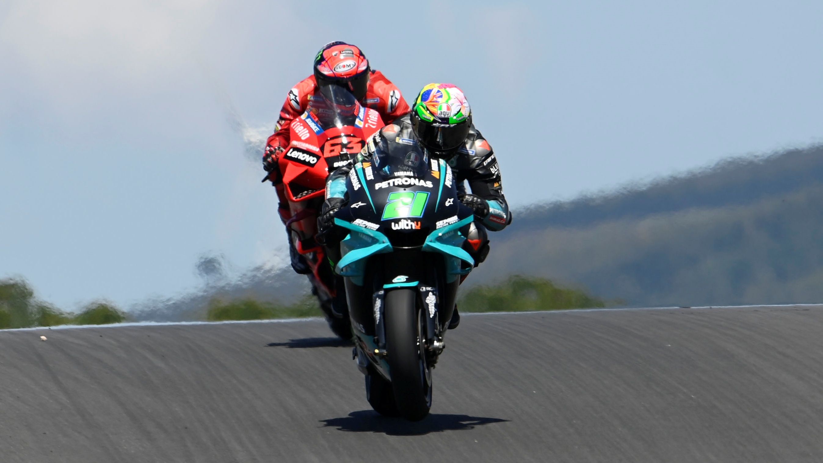 Franco Morbidelli seguido por Pecco Bagnaia