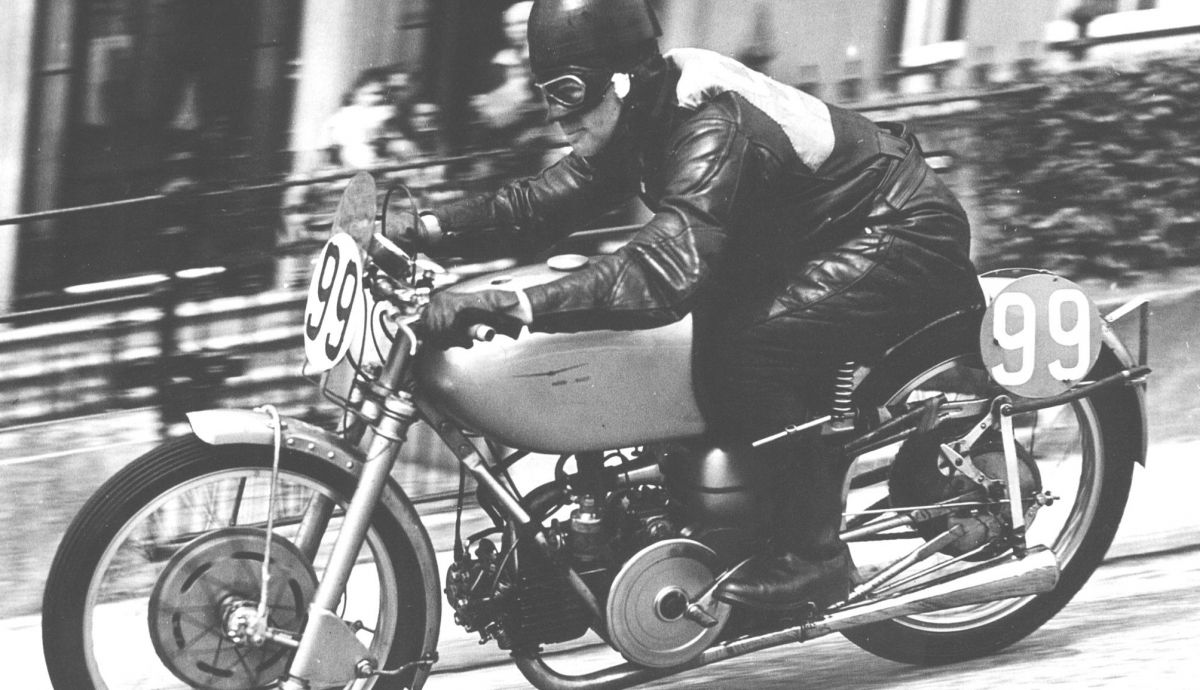 Maurice Cann con su Moto Guzzi en 1950 (Foto Maurice Bula / FIM) Maurice Cann con su Moto Guzzi en 1950 (Foto Maurice Bula / FIM)