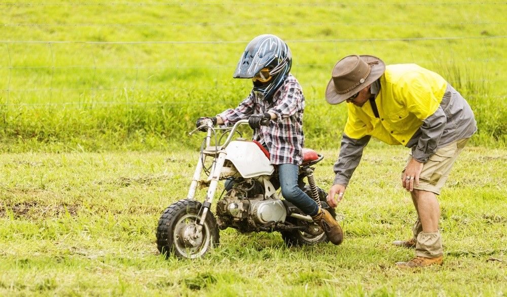 Hay minimotos para campo y para asfalto. Fuente: iStock/davidf