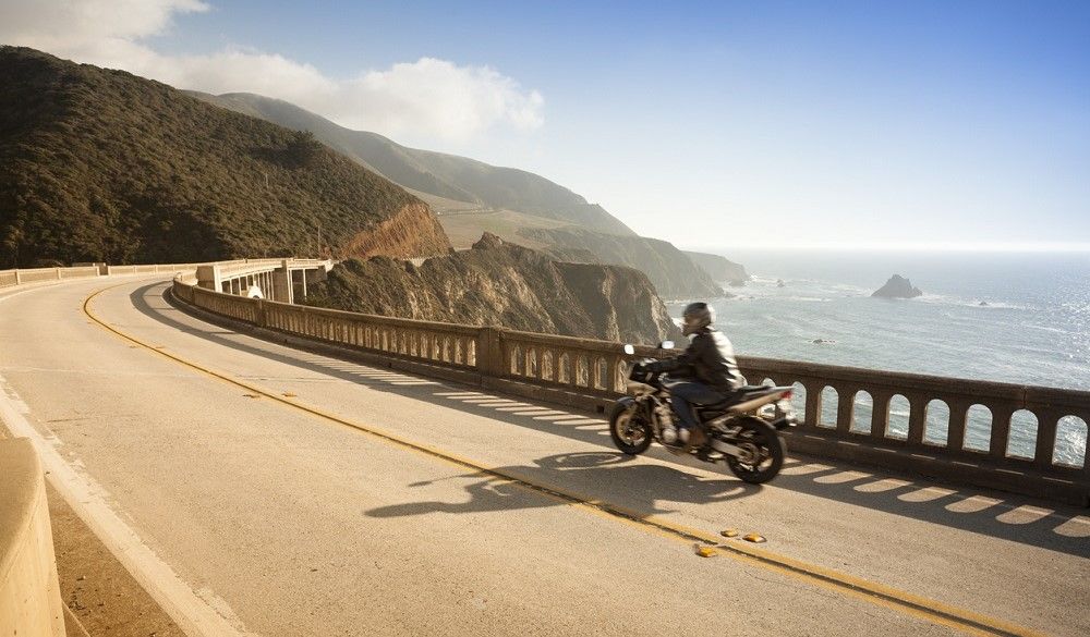 Disfrutar de las rutas en moto es un privilegio. Fuente: iStock/pgiam
