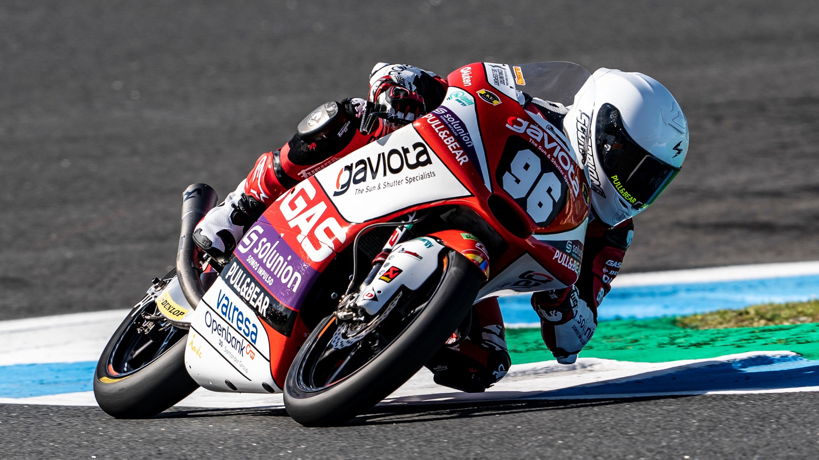 Dani Holgado es el primer líder del Mundial Junior de Moto3 tras ganar en Estoril