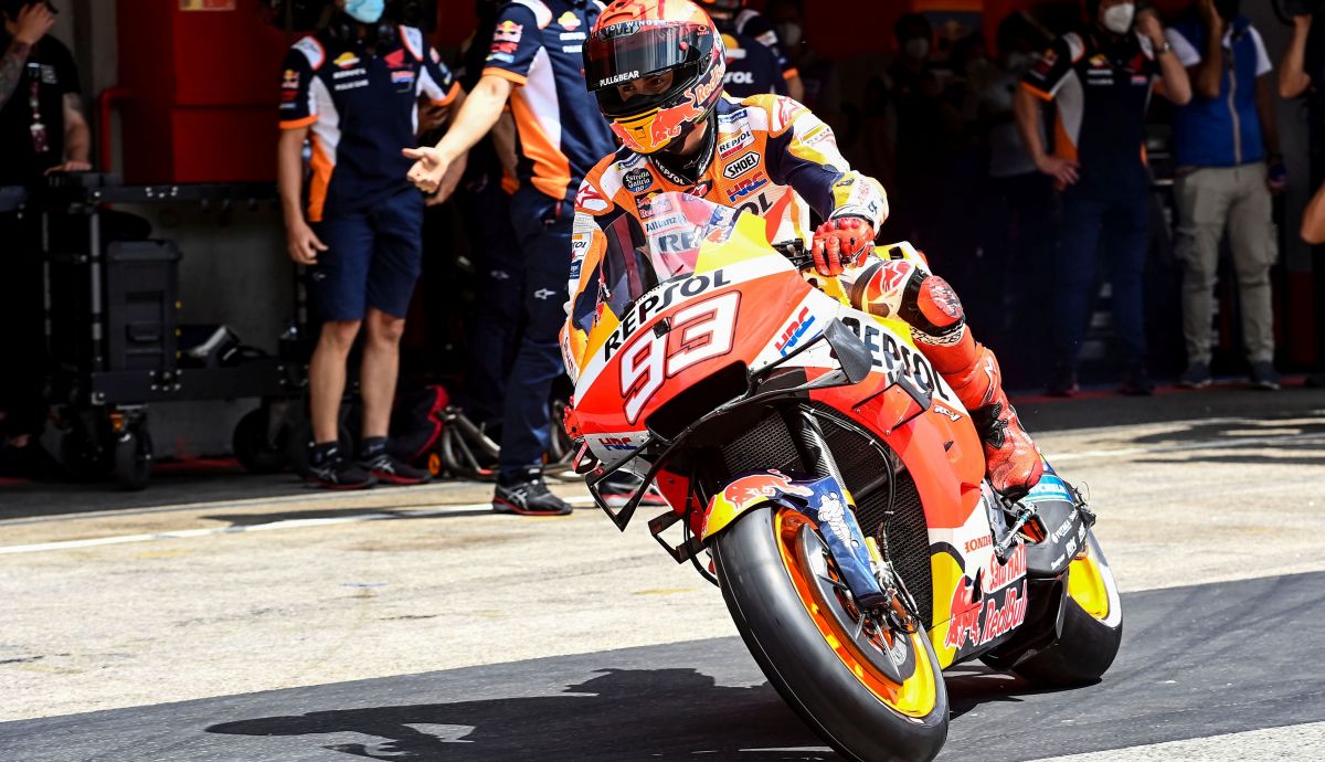 Marc Márquez sale de su box con la Honda RC213V en Portimao 2021 Marc Márquez sale de su box con la Honda RC213V en Portimao 2021