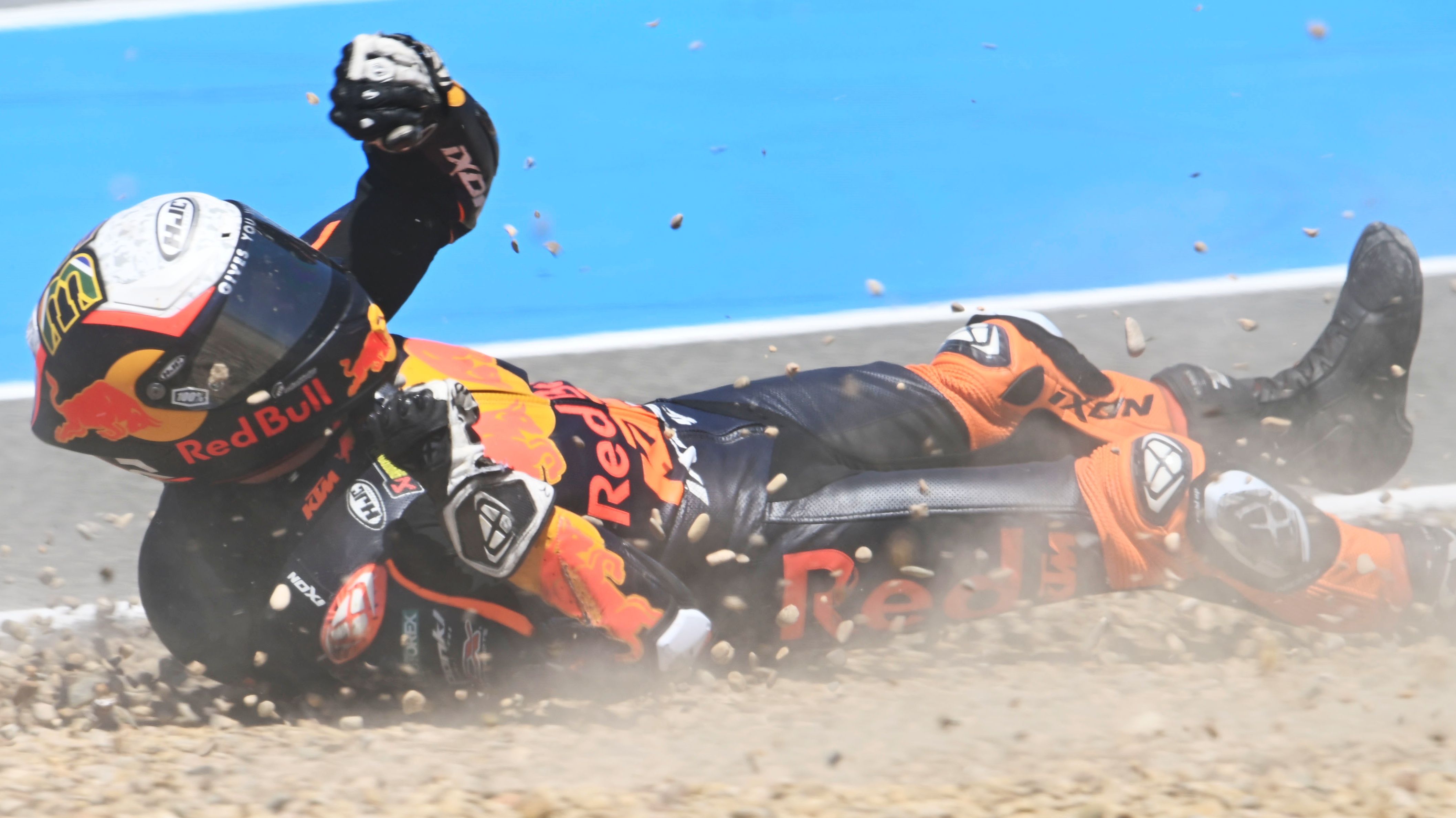 Brad Binder se fue al suelo en Jerez