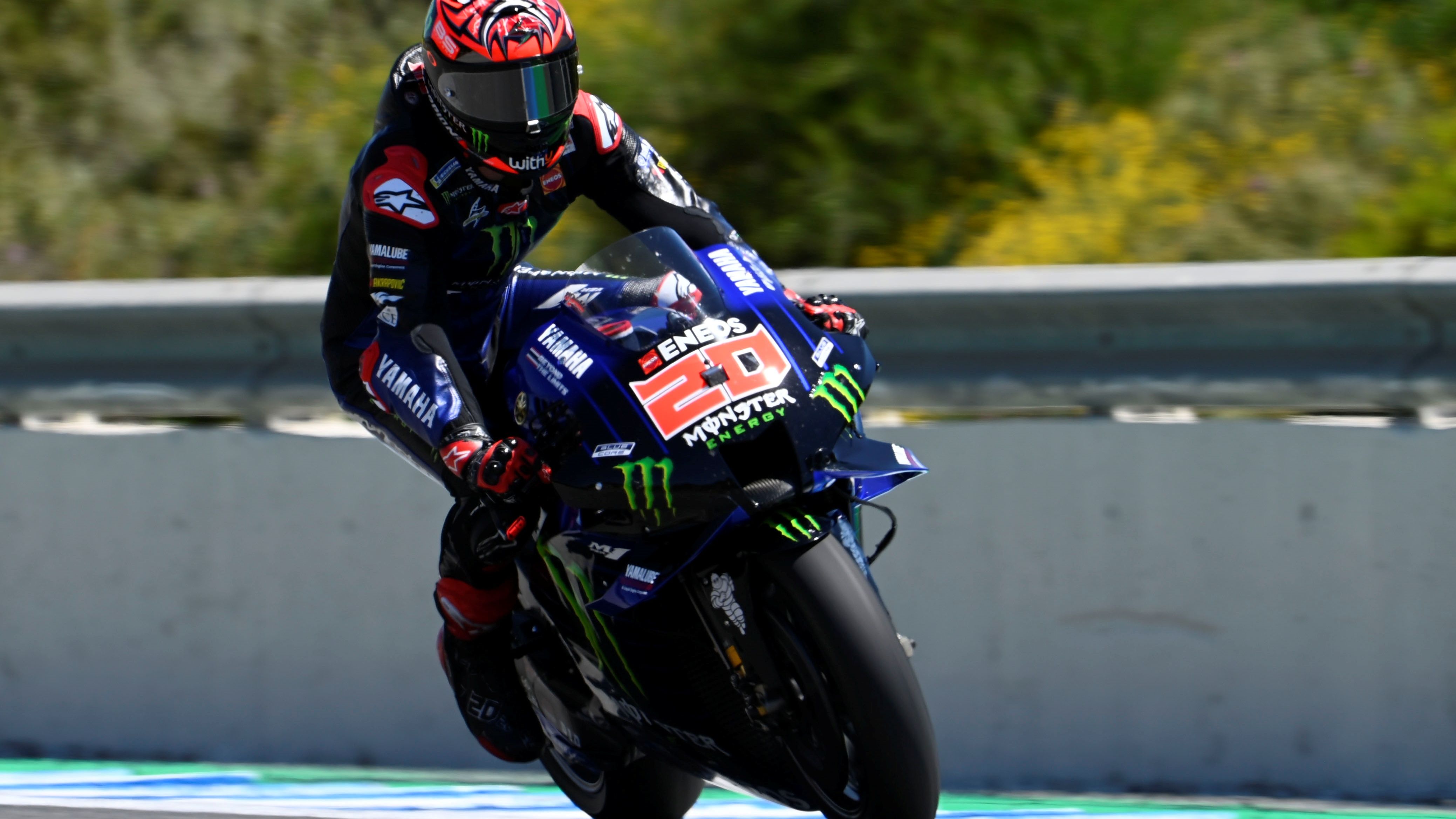 Fabio Quartararo apurando una frenada