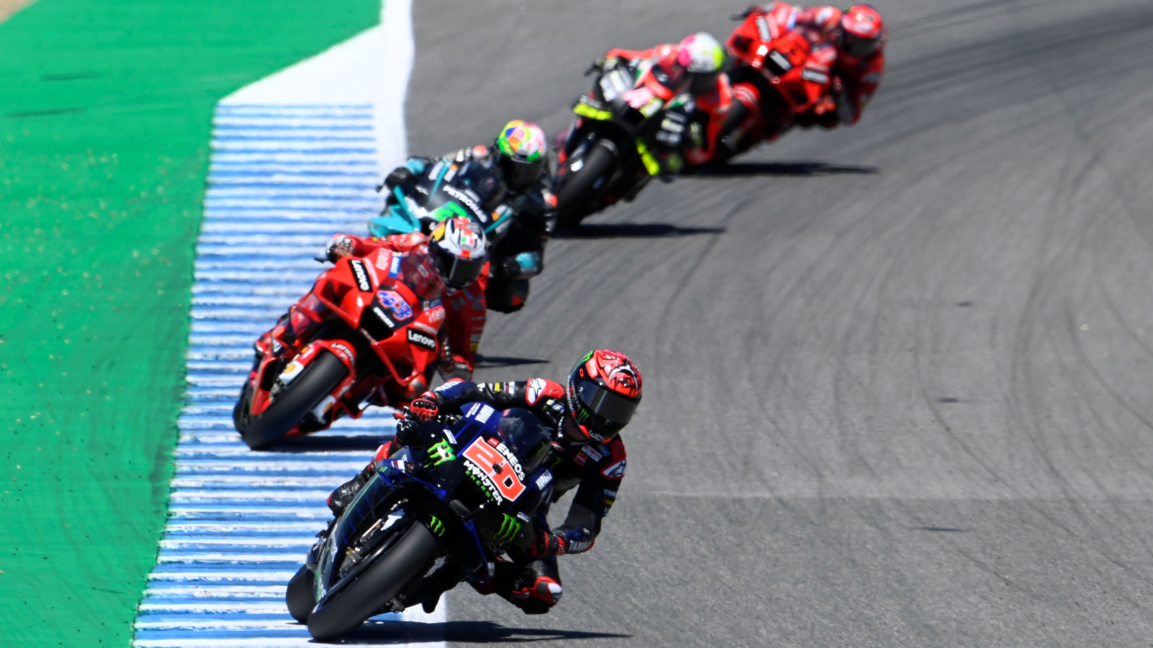 Fabio Quartararo seguido por Jack Miller, Franco Morbidelli, Aleix Espargaró y Pecco Bagnaia