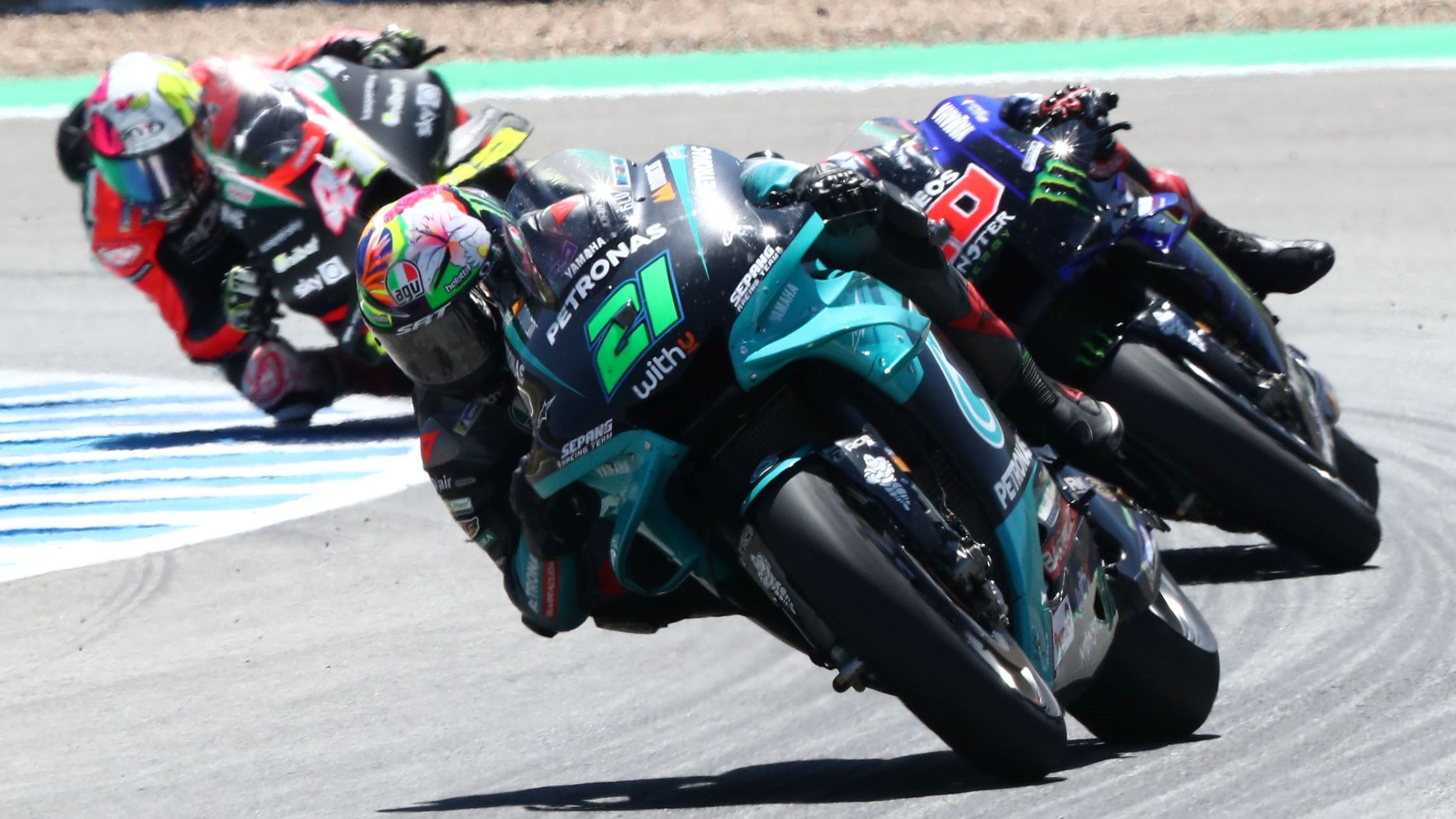 Franco Morbidelli seguido por Fabio Quartararo y Aleix Espargaró