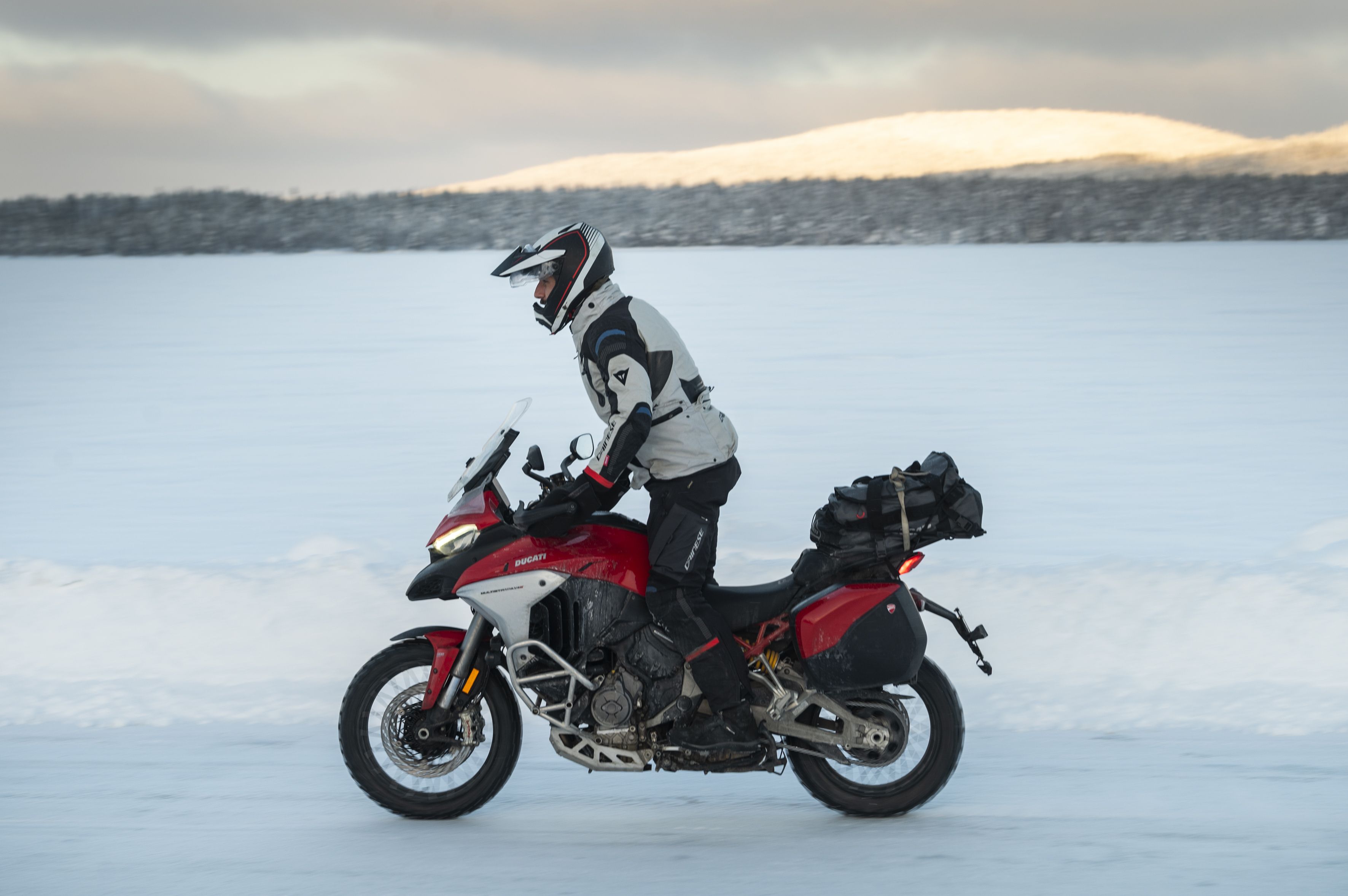 En moto al Círculo Polar Ártico.