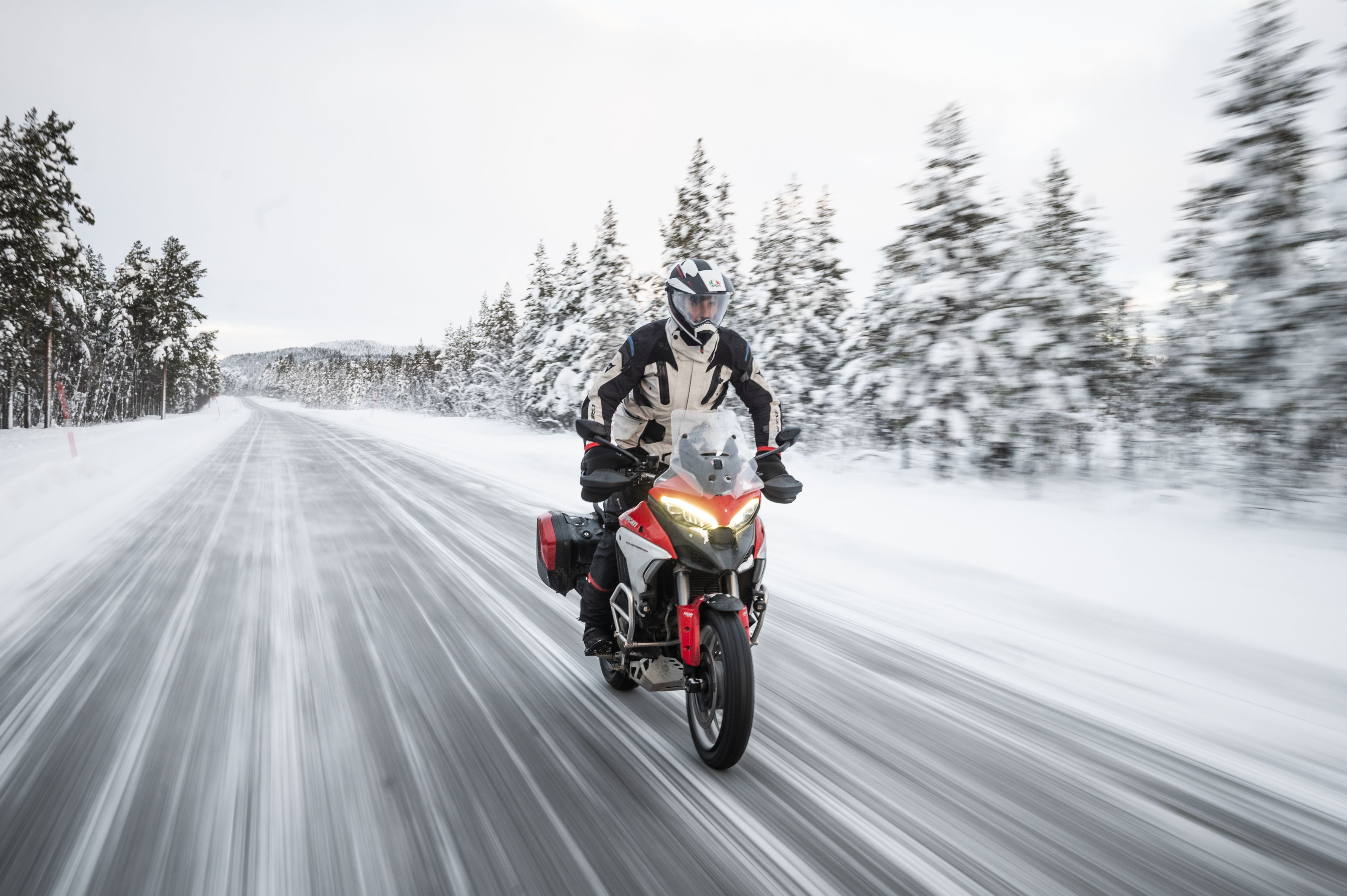 En moto al Círculo Polar Ártico.