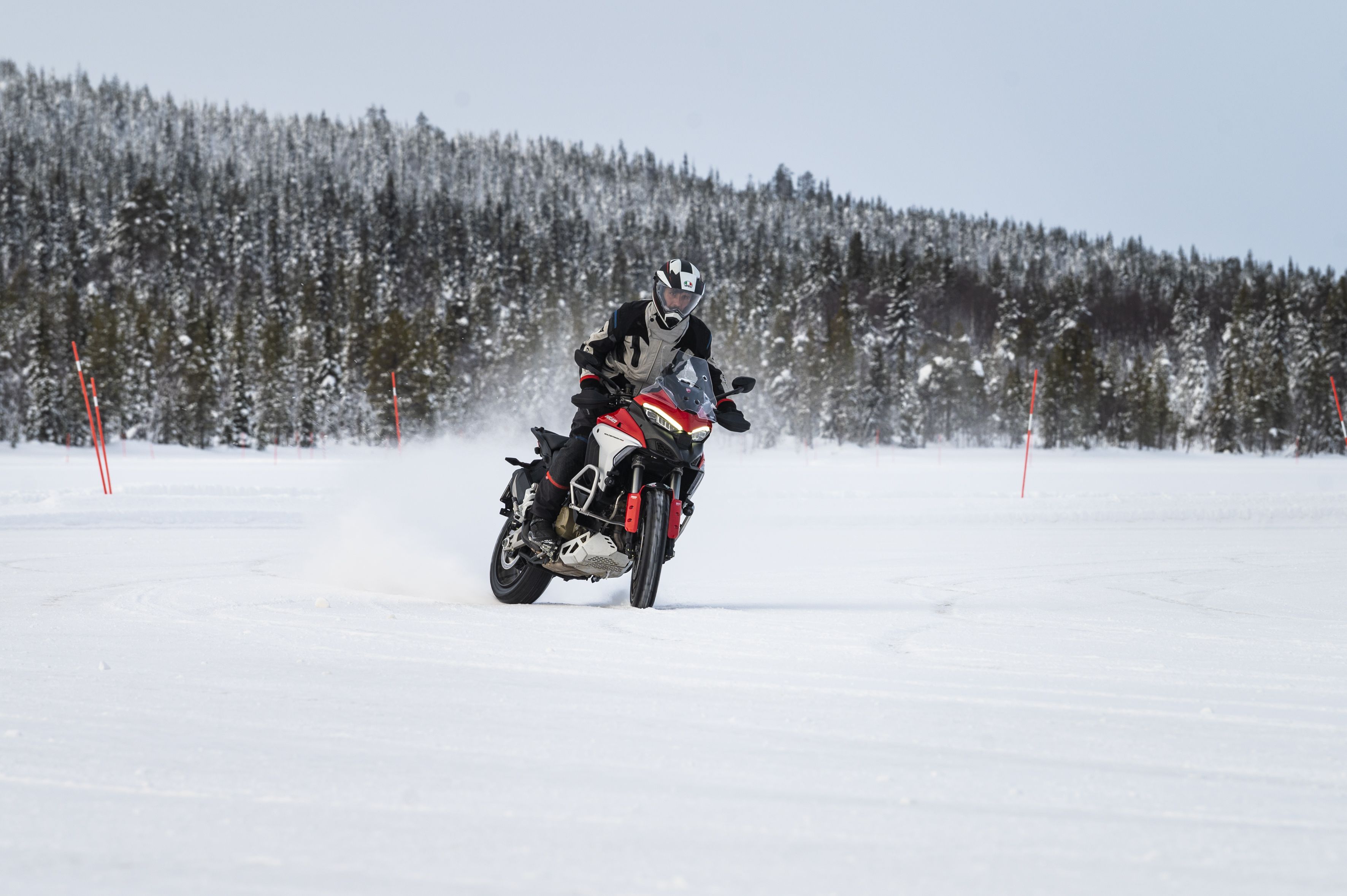 En moto al Círculo Polar Ártico.