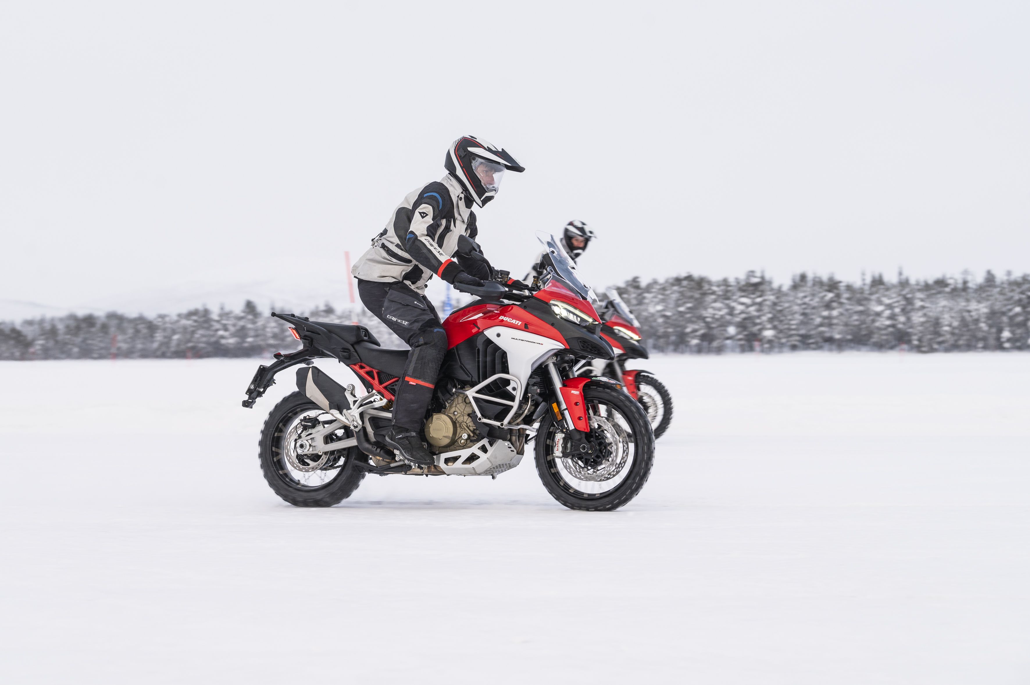 En moto al Círculo Polar Ártico.
