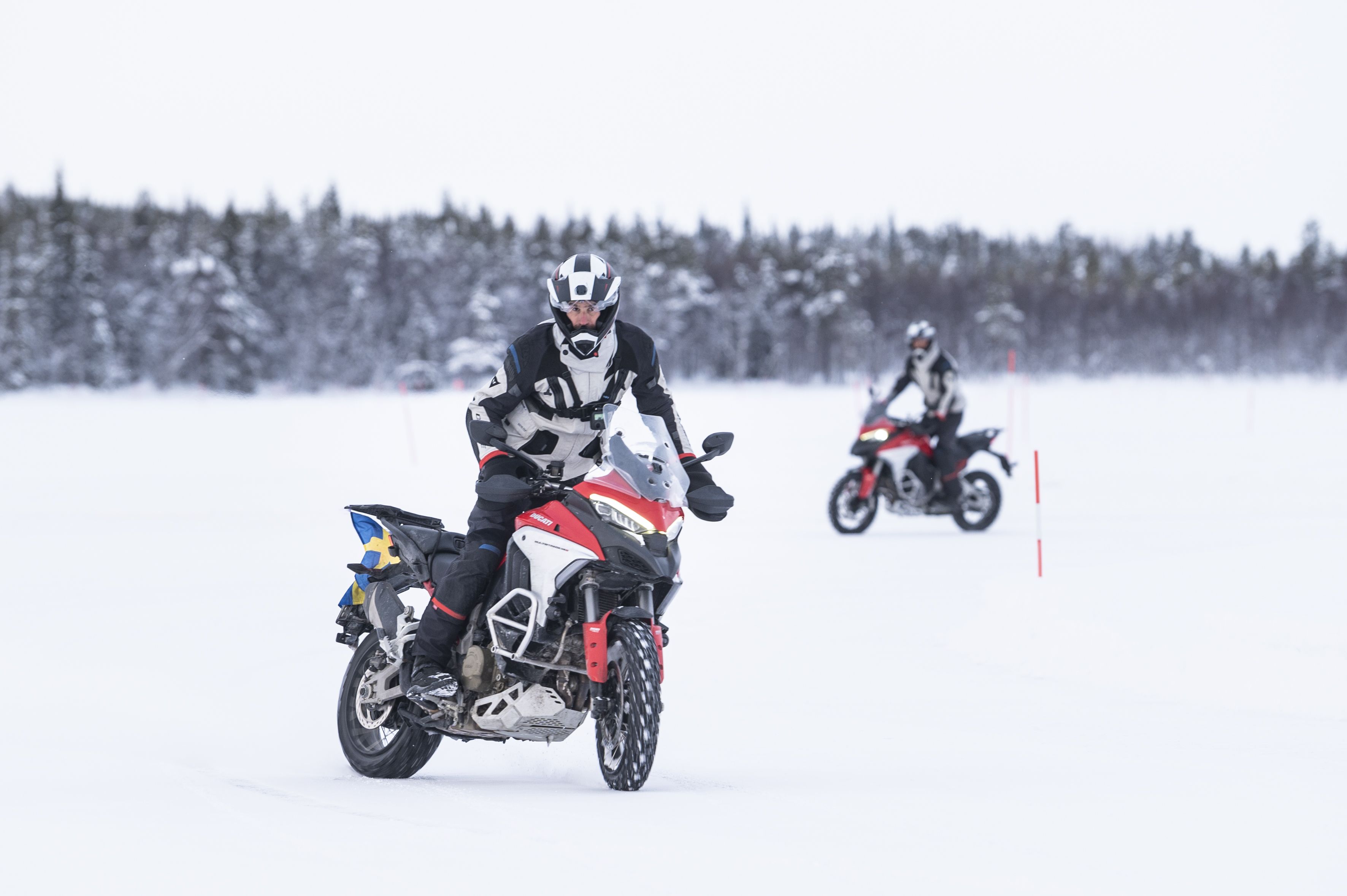 En moto al Círculo Polar Ártico.