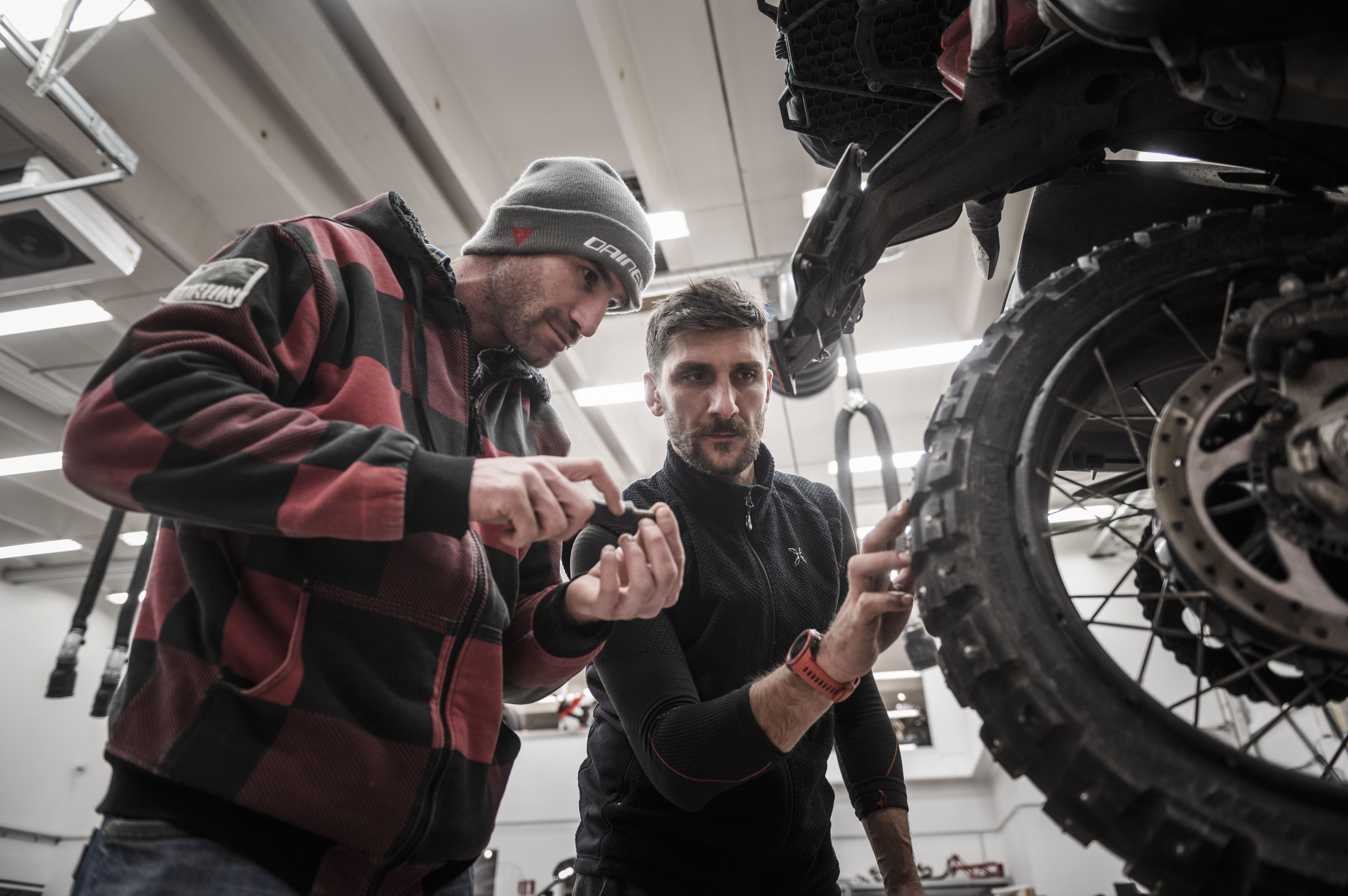 Mollo Broglia al Desmo center di Stoccolma chiodatura