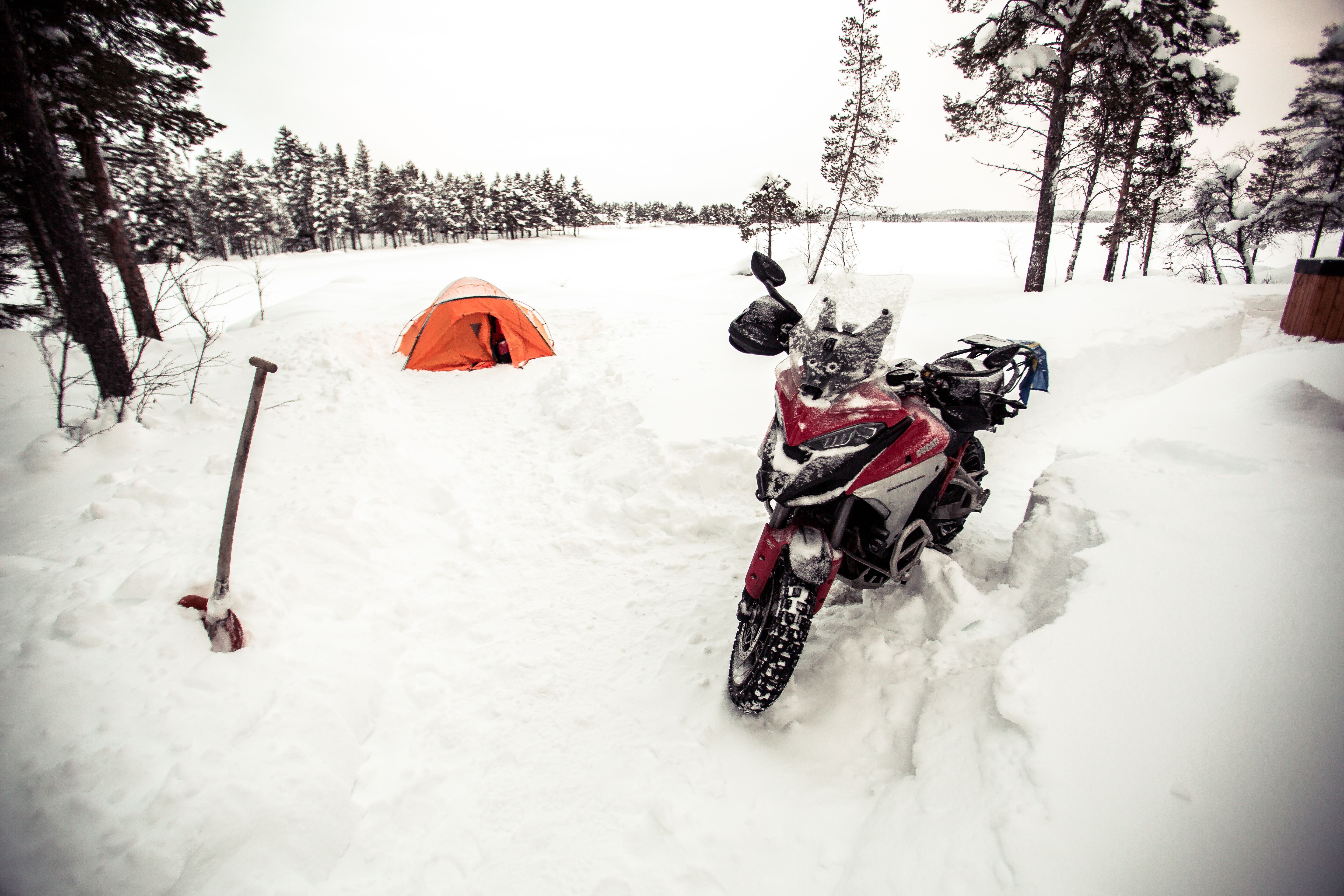 En moto al Círculo Polar Ártico: Pieljekaise national park.