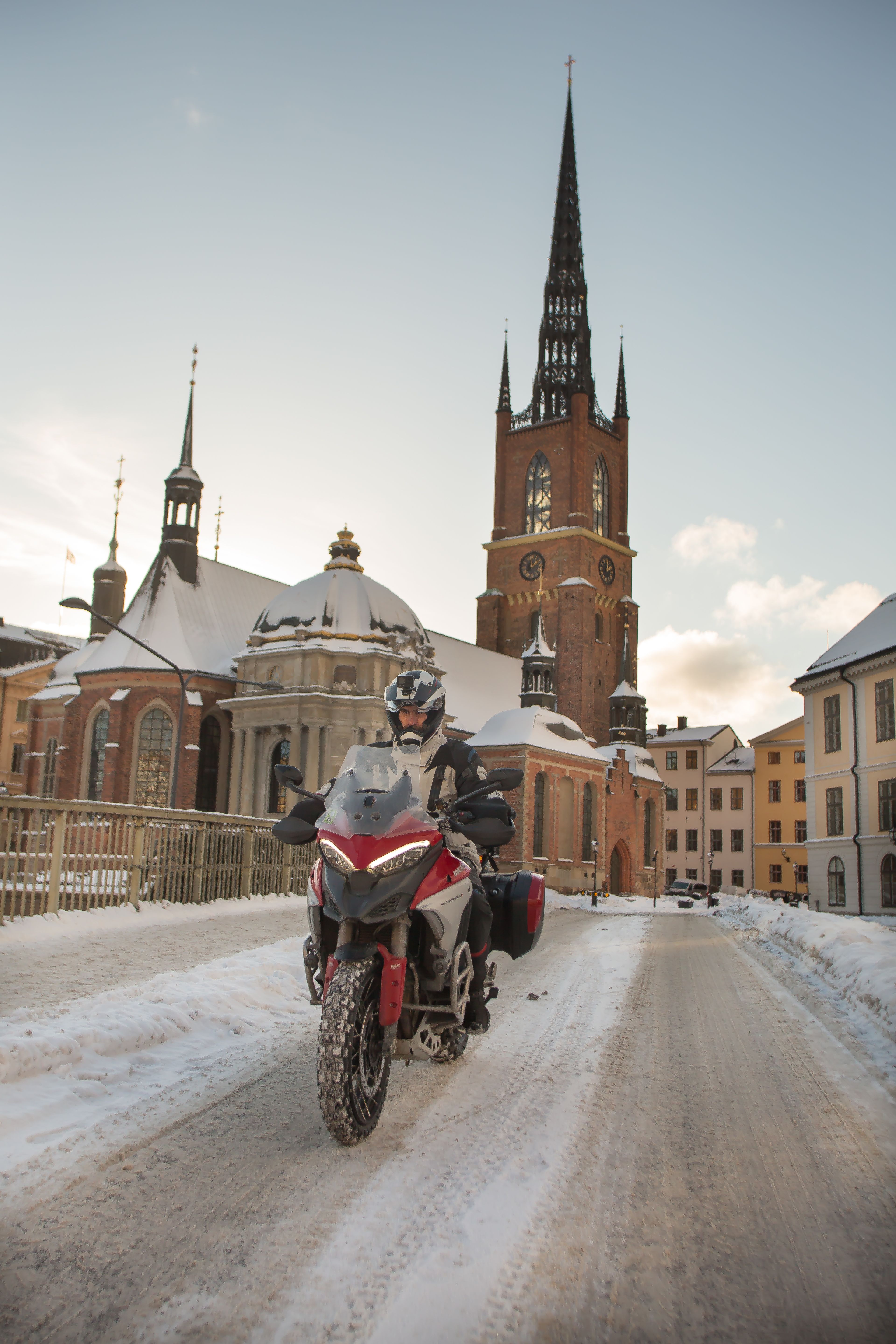 En moto al Círculo Polar Ártico.