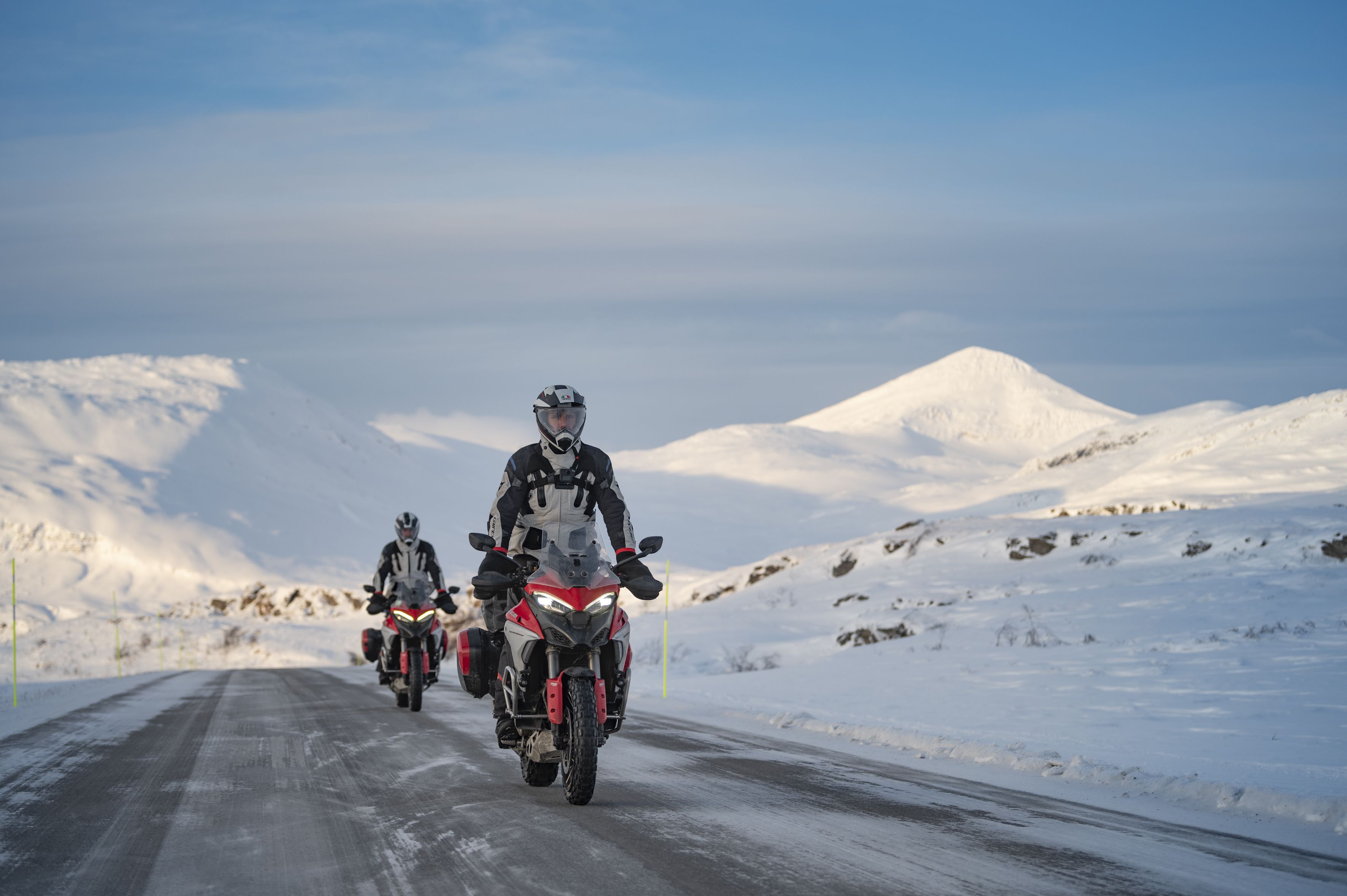 Viaje invernal en moto al Círculo Polar Ártico.