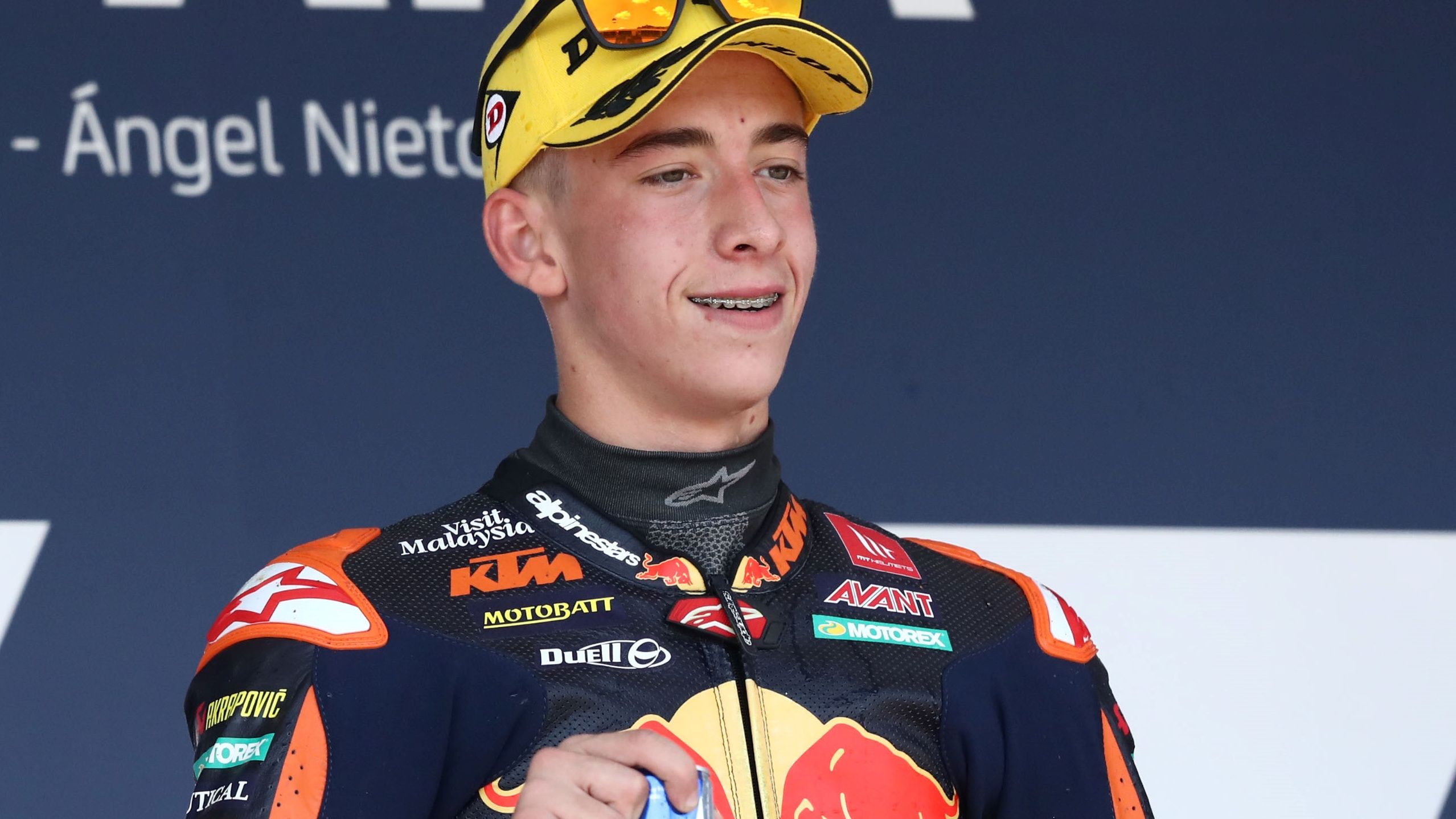 Pedro Acosta festeja su victoria en el Circuito de Jerez Ángel Nieto