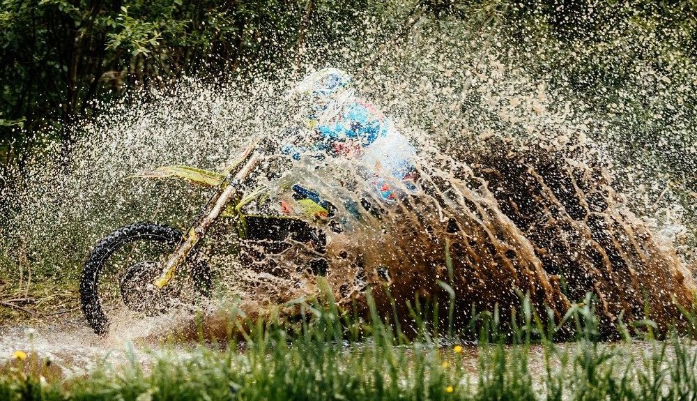 Piloto de enduro. Fuente: iStock/sportpoint