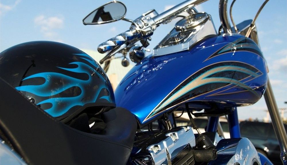 Casco personalizado en consonancia con la moto. Fuente: iStock/nojustice Casco personalizado en consonancia con la moto. Fuente: iStock/nojustice