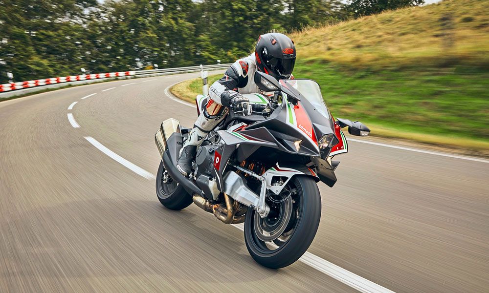 El motor de la Bimota está cargado con explosivos y acelera con la fuerza de un Tsunami