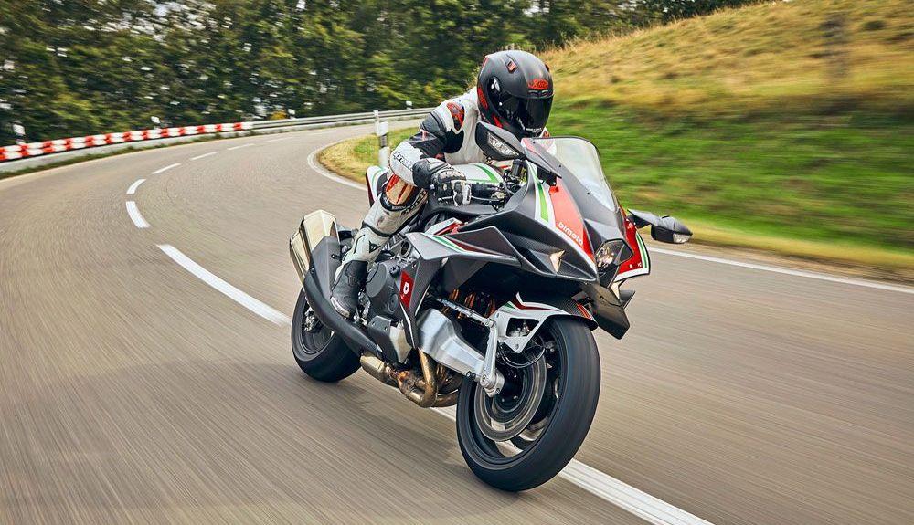 El motor de la Bimota está cargado con explosivos y acelera con la fuerza de un Tsunami