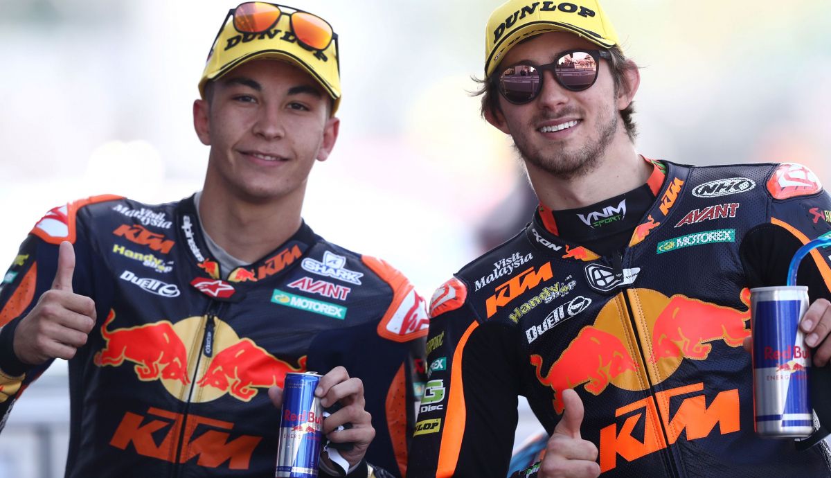 Raúl Fernández y Remy Gardner festejan el doblete del Red Bull KTM Ajo Raúl Fernández y Remy Gardner festejan el doblete del Red Bull KTM Ajo