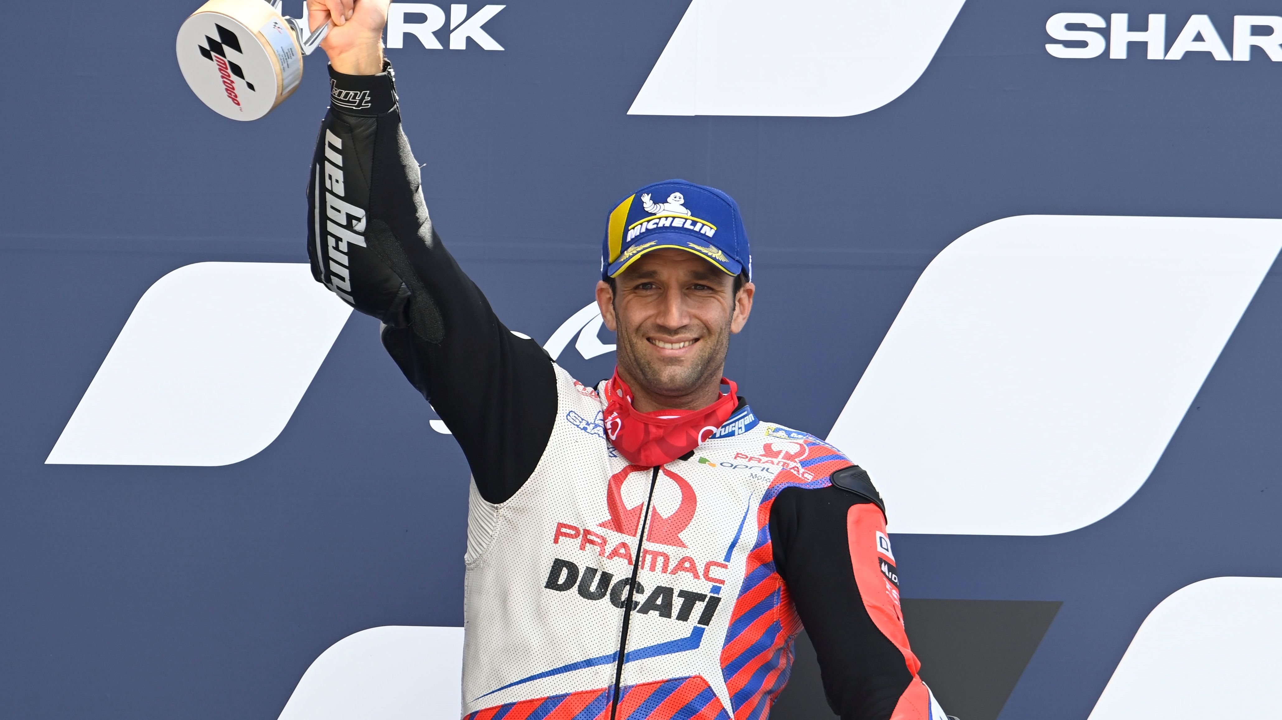 Johann Zarco en el podio de Le Mans 2021