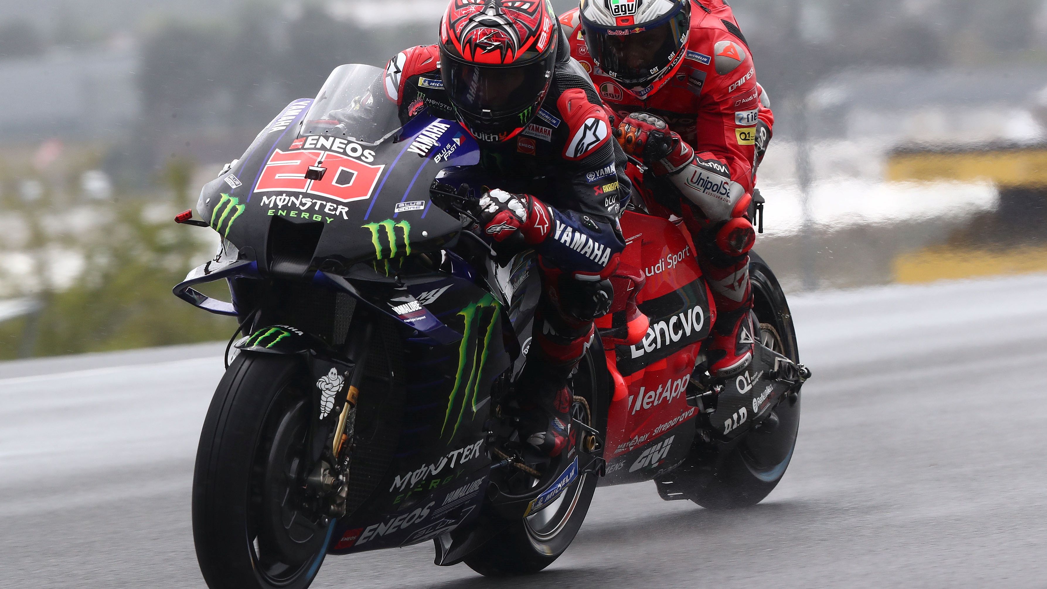 Fabio Quartararo atrapado por Jack Miller