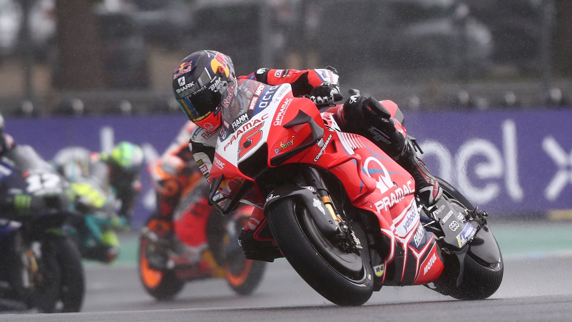 Johann Zarco se escapa del grupo