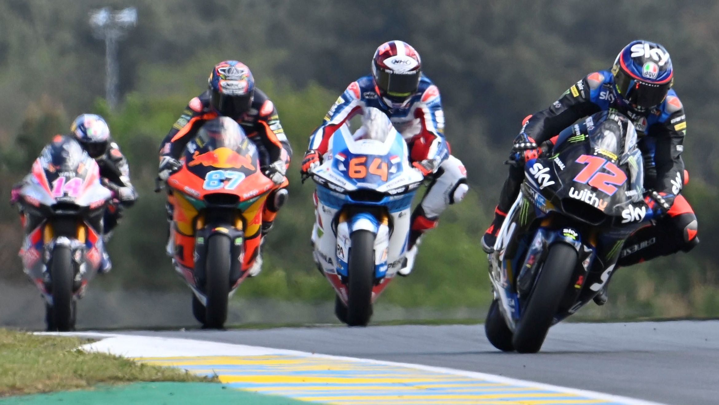 Marco Bezzecchi seguido por Bo Bendsneyder, Remy Gardner y Tony Arbolino