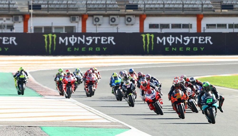 Carrera de MotoGP en el Circuito de Cheste. Fuente: Gold & Goose Carrera de MotoGP en el Circuito de Cheste. Fuente: Gold & Goose