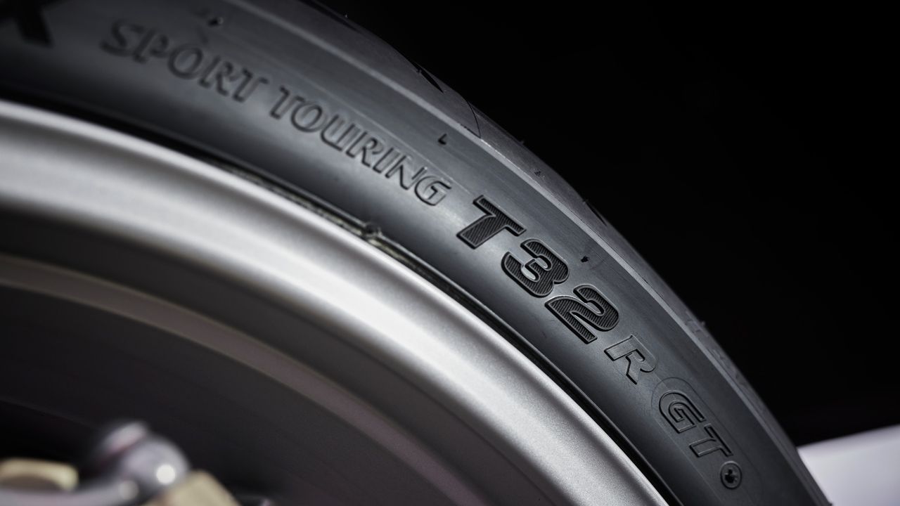 Bridgestone Battlax Sport-Touring T32