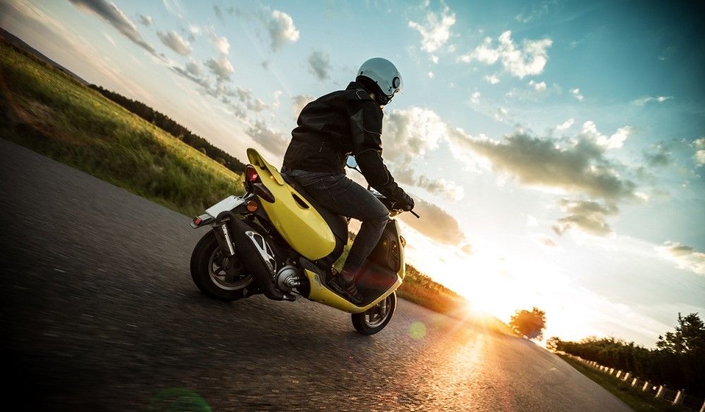Los ciclomotores y scooters son las motos más vendidas. Fuente: iStock/Kesu01