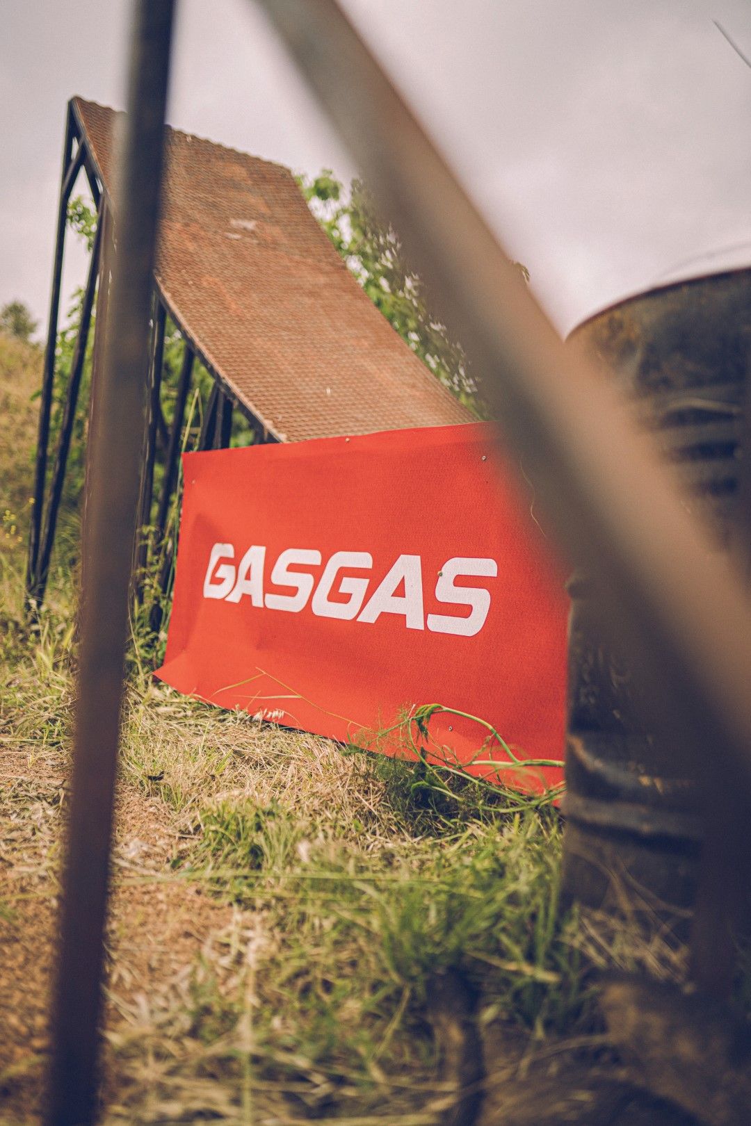 UNITED IN DIRT GASGAS