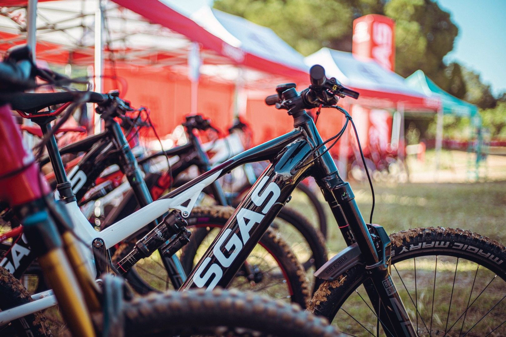 UNITED IN DIRT GASGAS