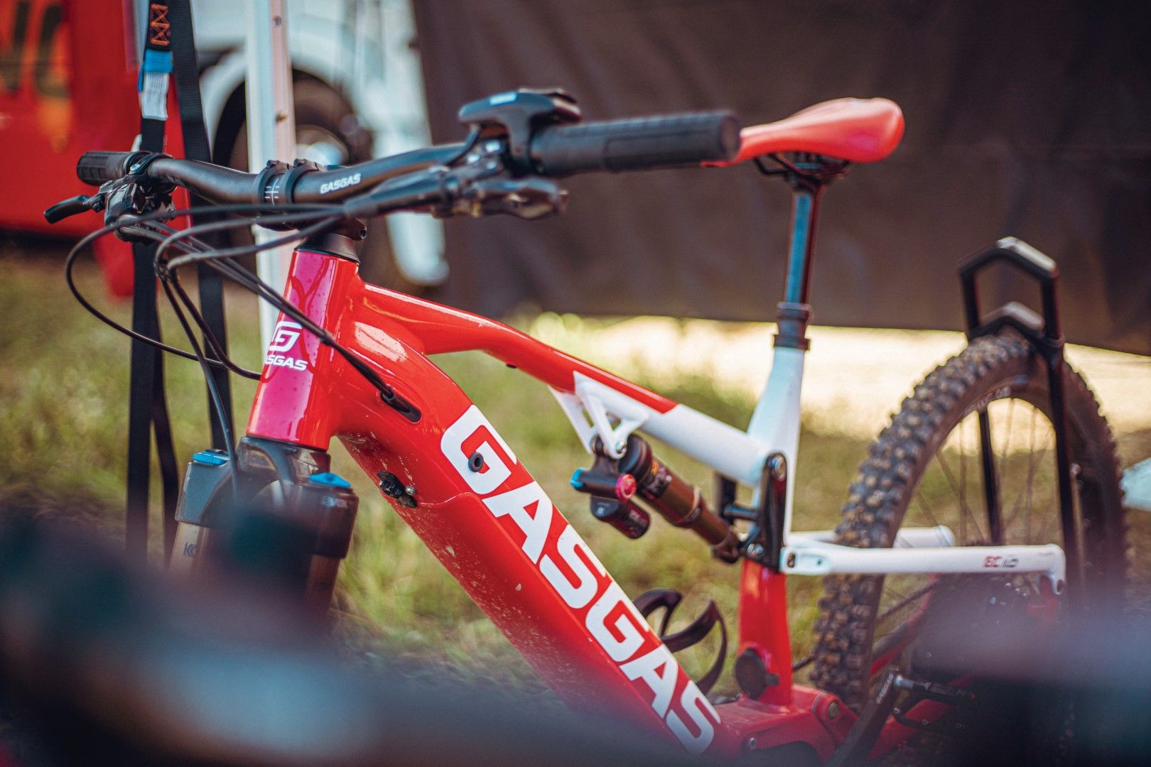 UNITED IN DIRT GASGAS