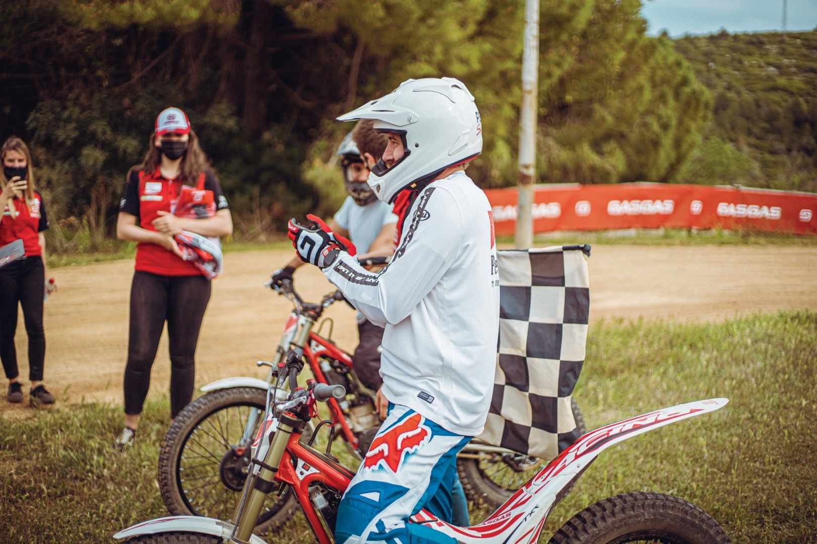 UNITED IN DIRT GASGAS
