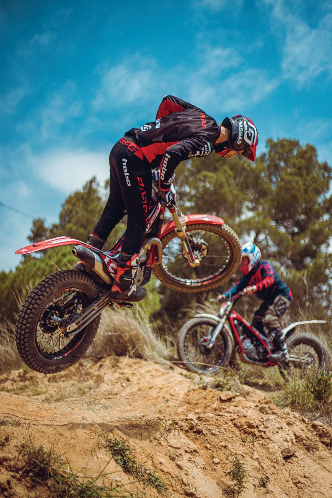UNITED IN DIRT GASGAS