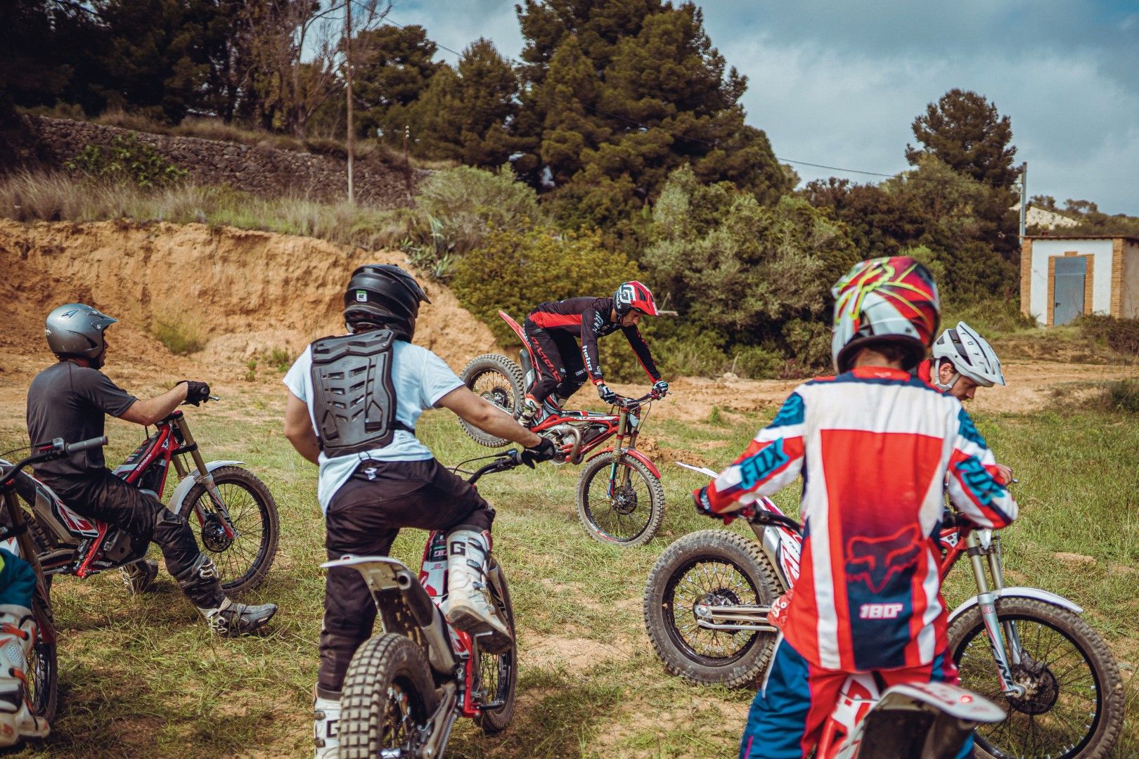 UNITED IN DIRT GASGAS