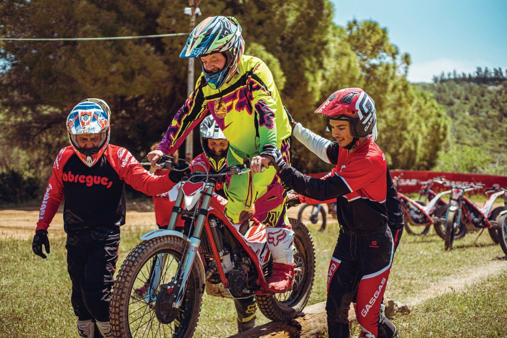 UNITED IN DIRT GASGAS