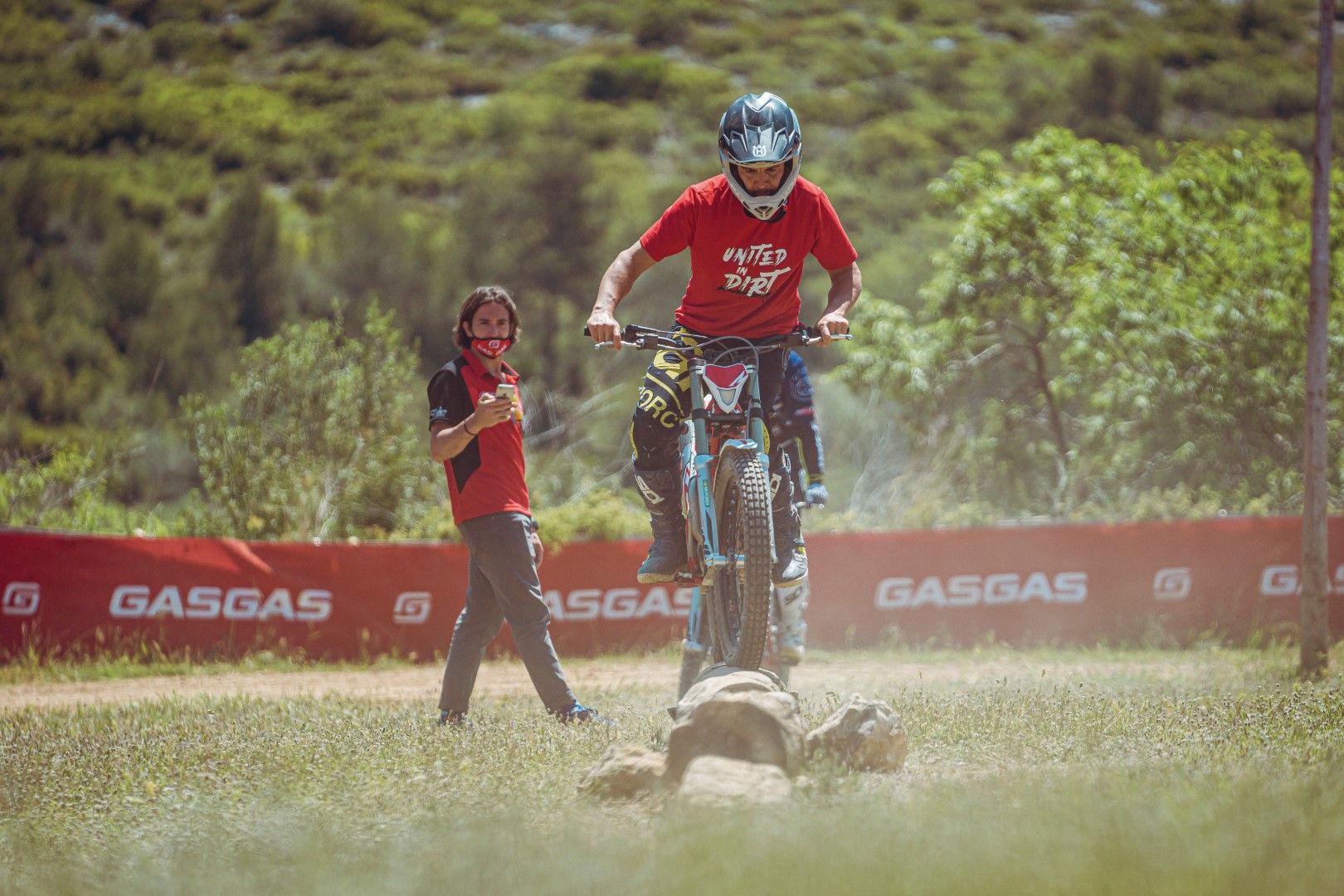 UNITED IN DIRT GASGAS