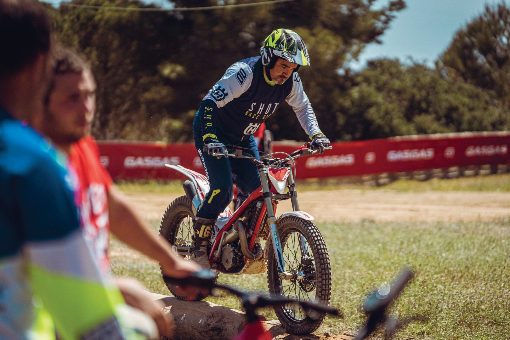 UNITED IN DIRT GASGAS
