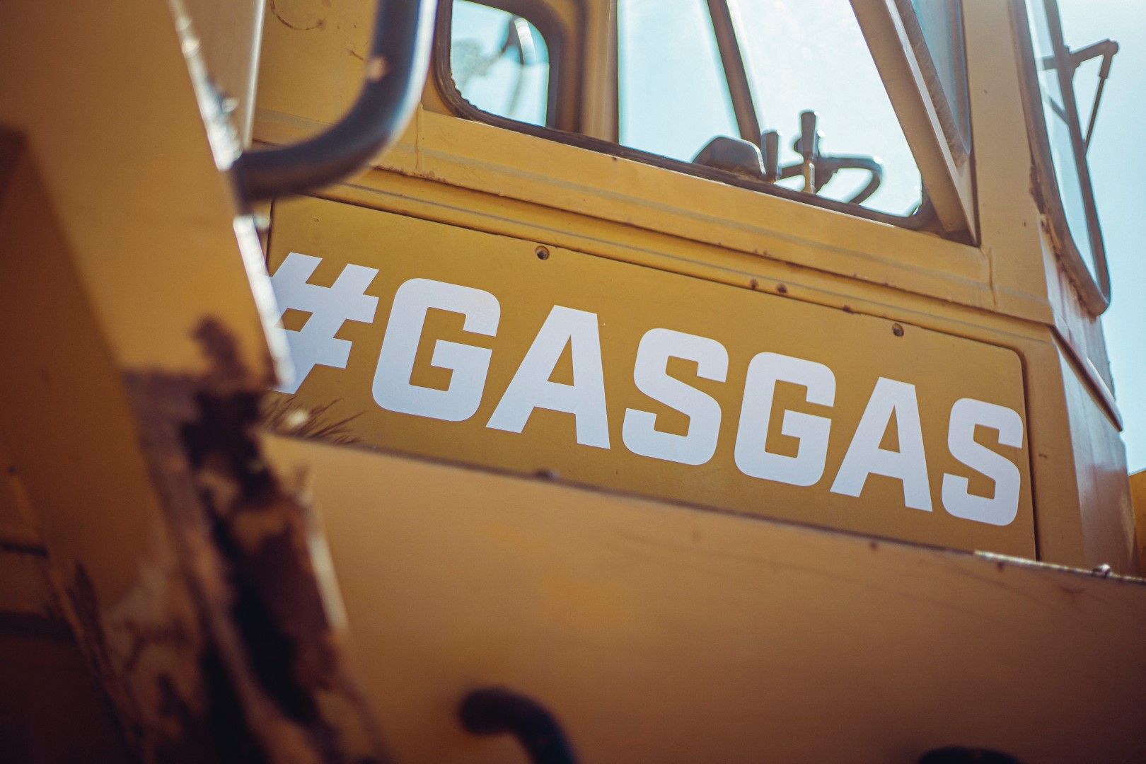 UNITED IN DIRT GASGAS