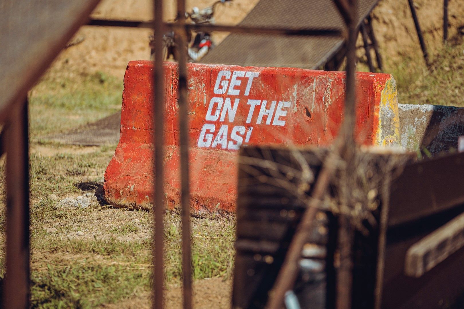 UNITED IN DIRT GASGAS
